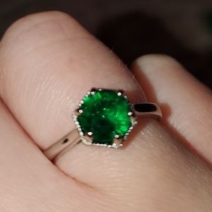 ✴ Pretty Green Ring! Bundle Only